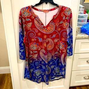 🌹2/$10 Maroon/royal blue paisley v-neck tunic